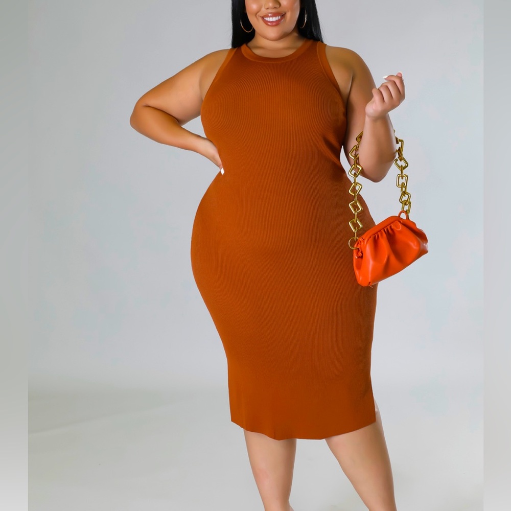 “Myndei” Ribbed Midi Dress